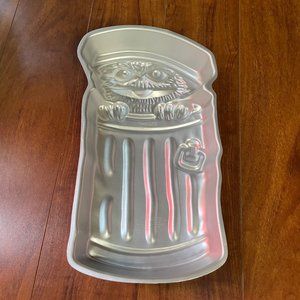 NWOT Wilton The Muppets Oscar the Grouch Cake Pan Mold